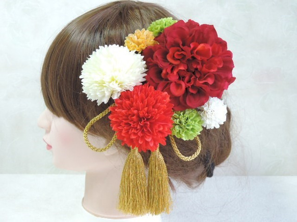 披上紅色和服〜日式婚姻和成人儀式〜的頭飾 第3張的照片
