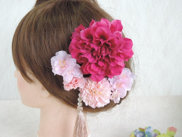 桜とローズピンクダリアの髪飾り 1枚目の画像