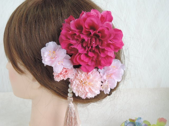 桜とローズピンクダリアの髪飾り 2枚目の画像
