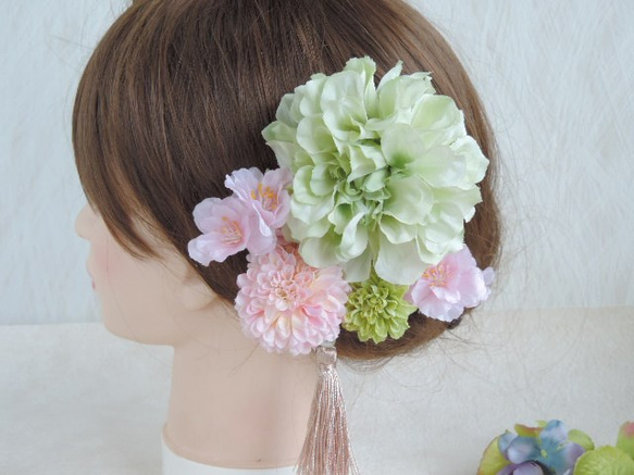 桜とミントグリーンダリアの髪飾り 2枚目の画像
