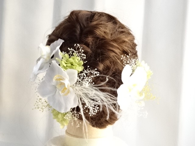清らかな胡蝶蘭の髪飾り 　～白無垢の花嫁様へ／青葉～ 6,162円