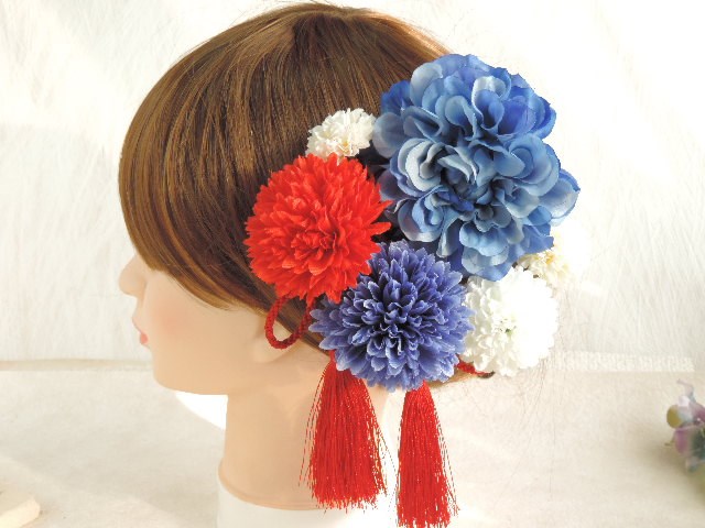 ブルーダリアがあざやかな髪飾り