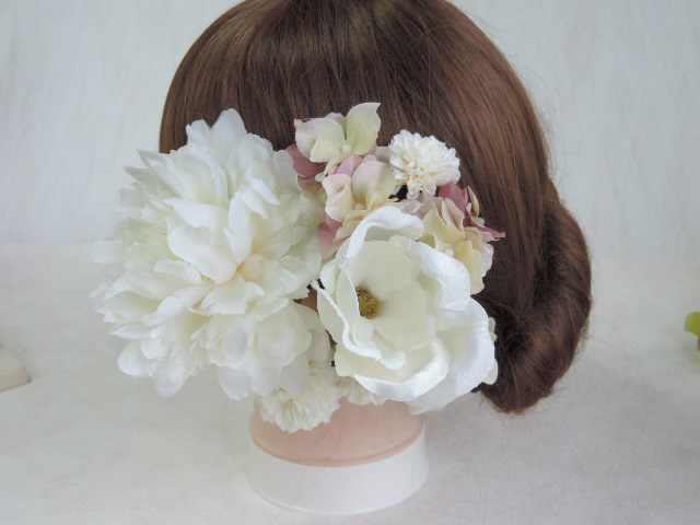 芍薬とマグノリアの和装髪飾り　～大人っぽい華やかさで上品に～