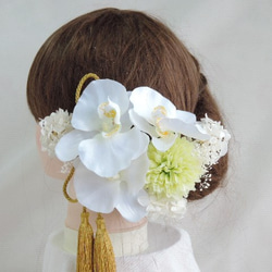輕輕優雅地出現在蘭花植物蘭花的頭髮裝飾品〜給白色新娘的新娘〜 第3張的照片
