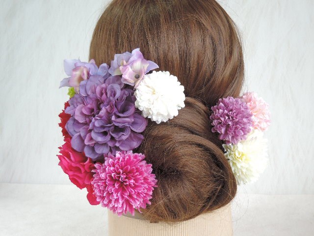 ｢洋髪｣ をとびっきり華やかにみせるボリューミーな髪飾り