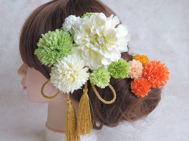 爽やかグリーンにオレンジとゴールドが映える髪飾り
