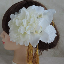 胡蝶蘭と芍薬のお慶びの髪飾り　～和装婚の白無垢に～ 3枚目の画像