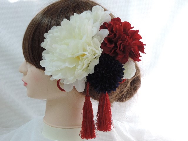 青、白、赤のトリコロールカラーの芍薬のお慶びの髪飾り　髪飾り　着物　振袖　成人式　 卒業式 　結婚式