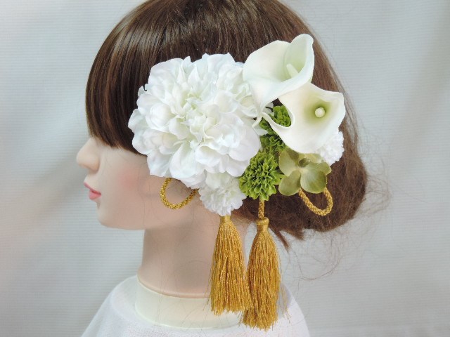 カラーのお花の和渋髪飾り　～神前式の白無垢や色打掛に～