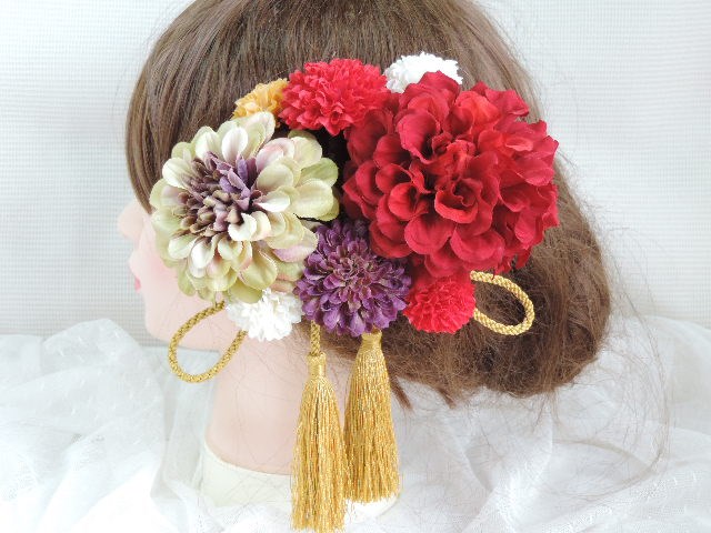 赤にグリーンジニアが大人な髪飾り