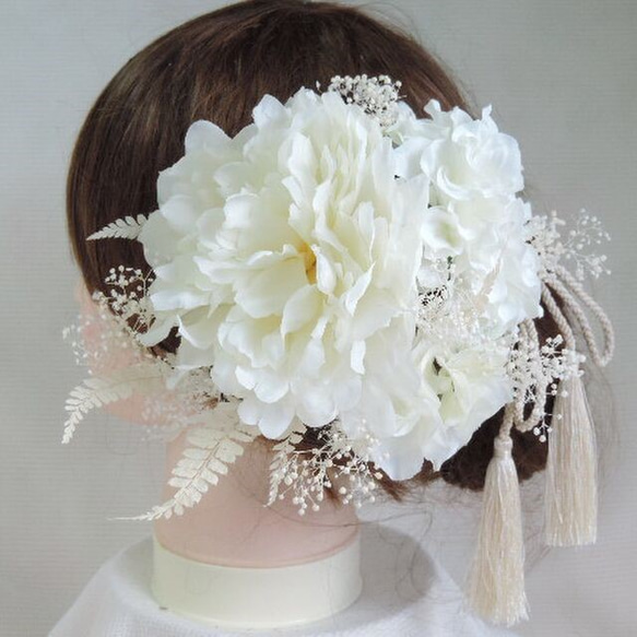 大輪の芍薬とかすみ草のオシャレ髪飾り　～白無垢の花嫁様へ～ 2枚目の画像