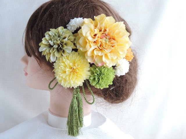 黄色にくすみ緑が映える髪飾り 　成人式髪飾り　卒業式髪飾り　結婚式髪飾り　成人式前撮り　タッセル　結婚式前撮り