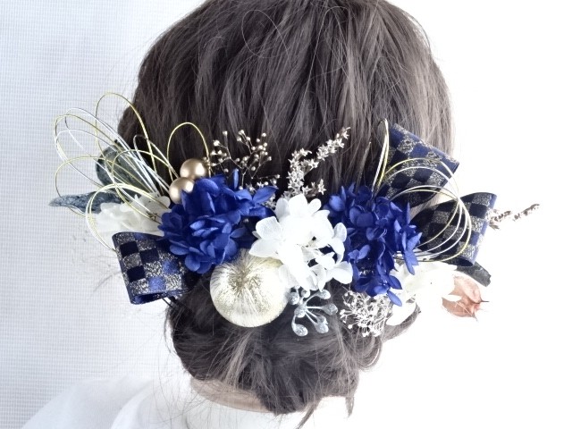 水引の華やかな髪飾り　ドライフラワー　プリザーブドフラワー　成人式　結婚式　卒業式　青い髪飾り　青の振袖