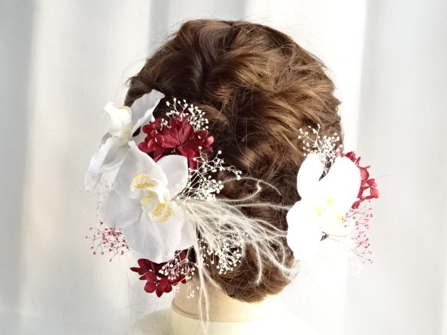 清らかな胡蝶蘭の髪飾り 　～白無垢の花嫁様へ／紅白～　白無垢髪飾り　結婚式髪飾り　結婚式前撮り　成人式髪飾り　卒業式　袴