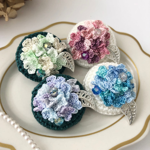 レース編み 小さな紫陽花のブローチ ブローチ haruno-sheep 通販