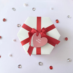 【誕生日用】名入れ✳︎2ボックス✳︎六角形サプライズボックス  ✳︎赤×白×シルバー✳︎ 2枚目の画像