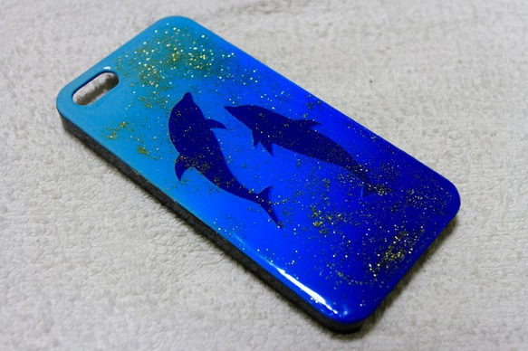 ＊人魚姫のたからもの＊iPhone5/5S用 スマホケース ドルフィン＊キラキラ レジン コーティング＊エアブラシ 2枚目の画像