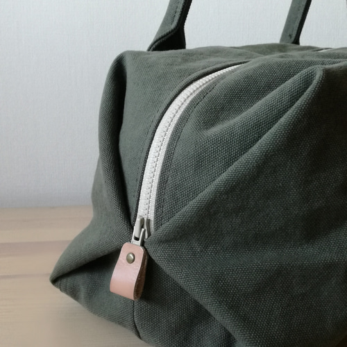 美品！オリーブグリーン ボストンバッグ