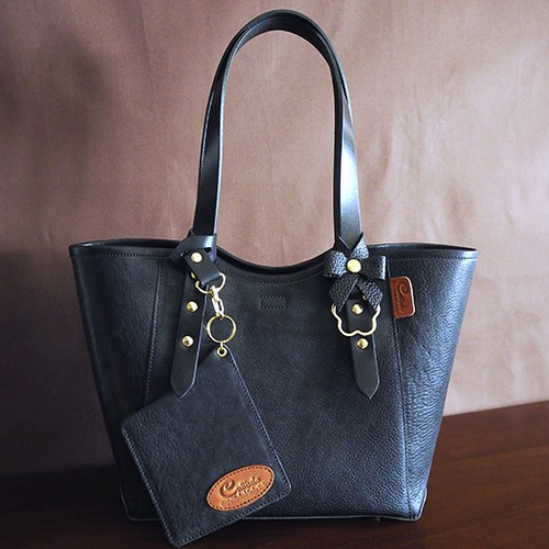 ☆定番・大人のための革贅沢ミニトートバッグ＆本革バッグチャーム