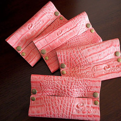 大人のための本革ポケットティッシュケース：クロコ型押し・ピンク珊瑚色 (さんごいろ)・プチプラギフト♪ 1枚目の画像