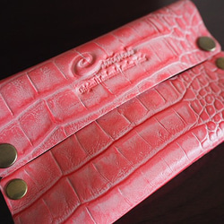 大人のための本革ポケットティッシュケース：クロコ型押し・ピンク珊瑚色 (さんごいろ)・プチプラギフト♪ 3枚目の画像