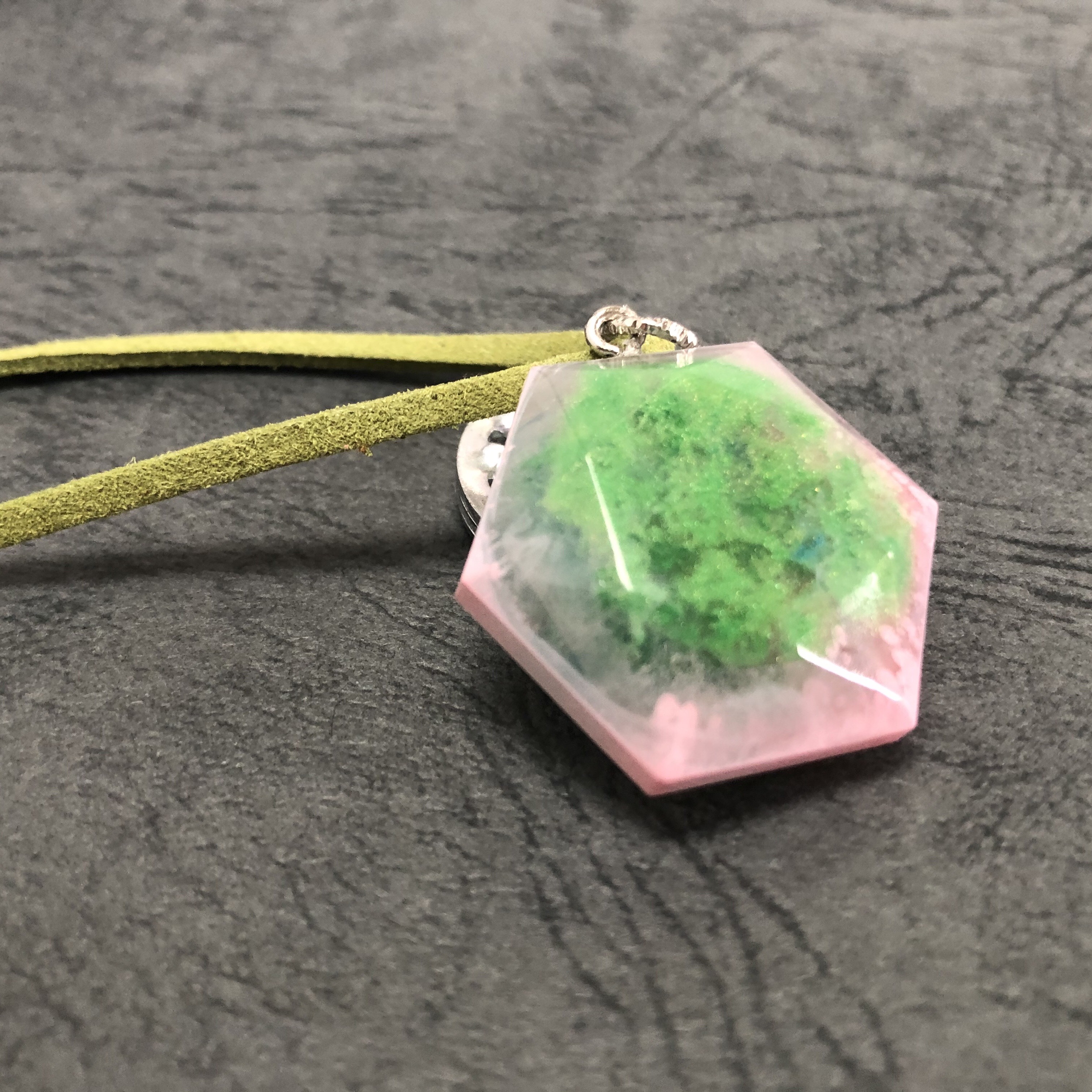 春の終わりの足元に（ロングネックレス）