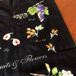 キッチンクロス 黒　Fruits & Flowers Kitchen cloth Black 4枚目の画像