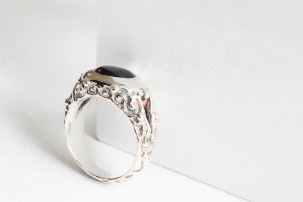 15号・１点「ブラックスター＆シルバー唐草リング」 10,109円