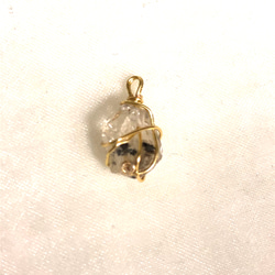 ハーキマーダイヤモンド原石9mmワイヤーラッピングペンダント 3枚目の画像