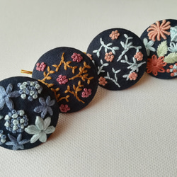 手刺繍のボタニカルポニーフック（ブラウン） 3枚目の画像