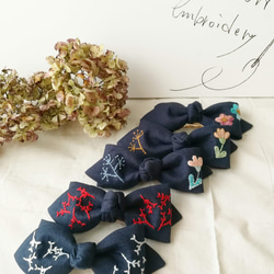 【期間限定SALE】手刺繍バレッタ　後ろ姿もキュートに♡刺繍リボンバレッタ　（フラワーB）葉みどり 7枚目の画像