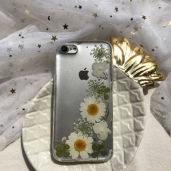 小さな白い花 スマホケース  iphone13 iphone11pro/iPhone14pro/14/14plus 2枚目の画像