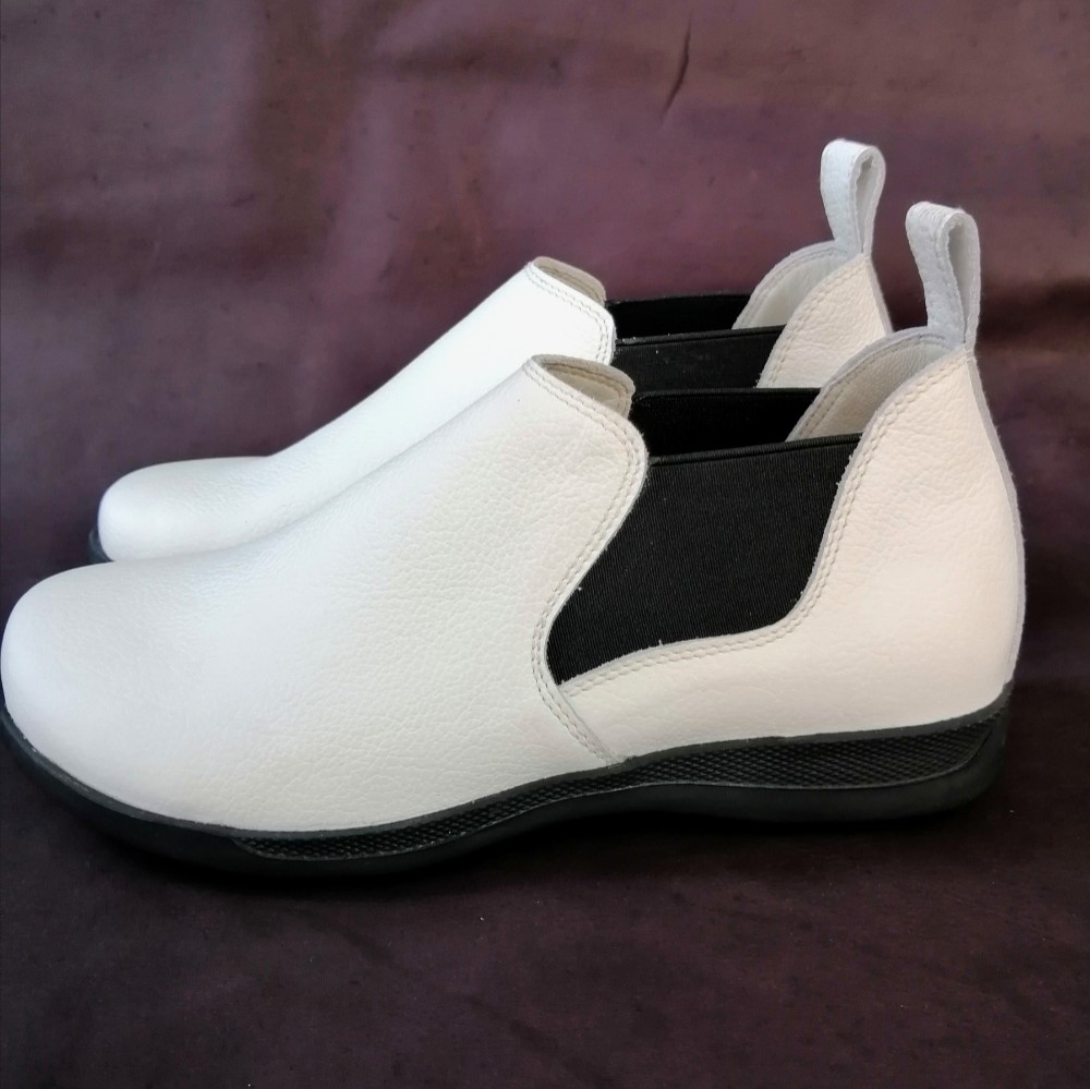 ☆本革☆厚底☆弾力ソール☆レディース☆ミッドカット☆本革ブーツ☆サイドゴア☆ホワイト☆脱ぎ履き楽☆