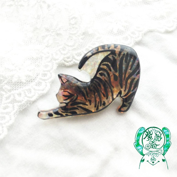 【キジトラ猫】キラキラブローチ【一点物】 1枚目の画像
