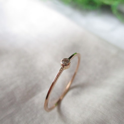 世界一細い　極細平打18金 1.8ミリフクリン留め 3枚目の画像