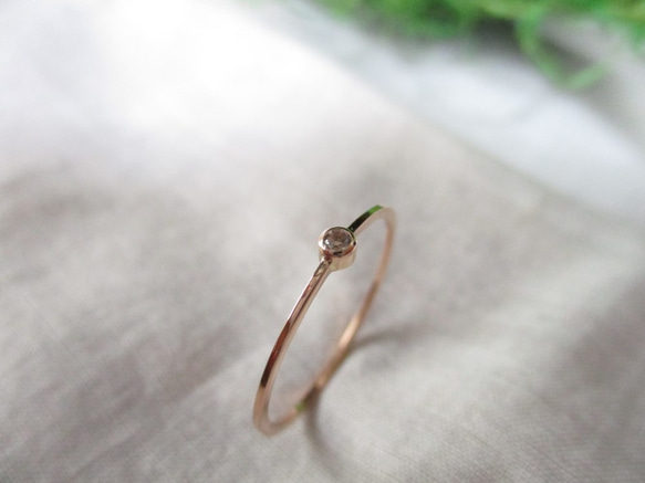 世界一細い　極細平打18金 1.8ミリフクリン留め 3枚目の画像