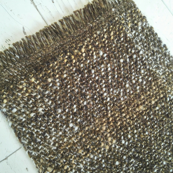 草木染め手紡ぎ糸の手織りテーブルマット 6枚目の画像