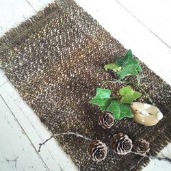 草木染め手紡ぎ糸の手織りテーブルマット 2枚目の画像