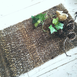 草木染め手紡ぎ糸の手織りテーブルマット 3枚目の画像