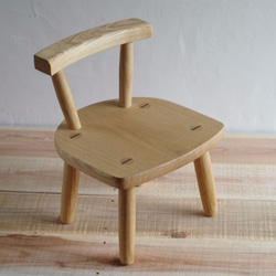 クリの木の子供椅子 1枚目の画像