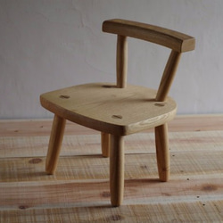 クリの木の子供椅子 2枚目の画像