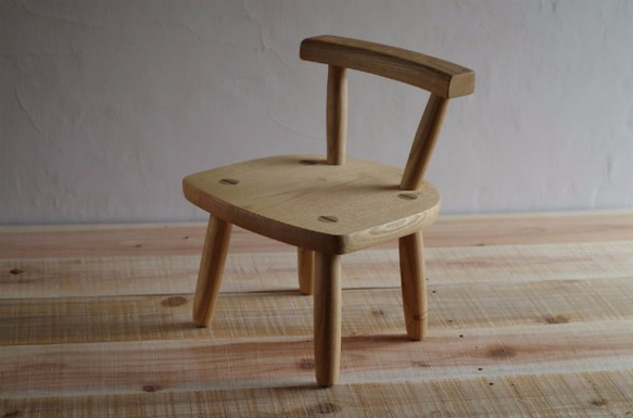 クリの木の子供椅子 2枚目の画像