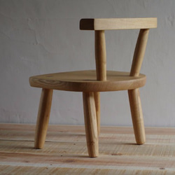 クリの木の子供椅子 4枚目の画像