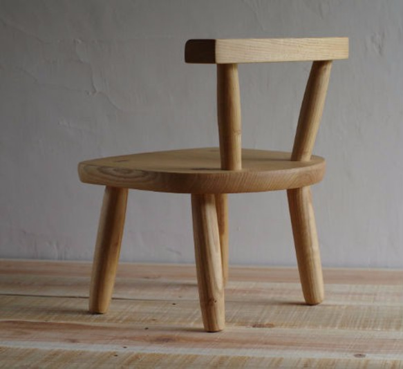 クリの木の子供椅子 4枚目の画像