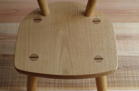 クリの木の子供椅子 5枚目の画像