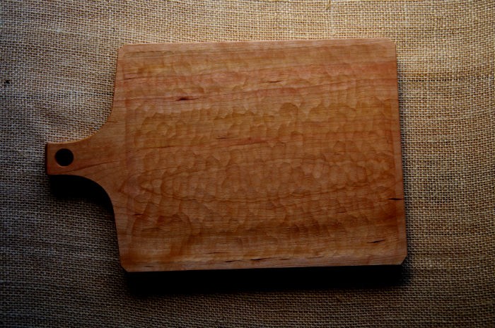 チェリーのカッティングボード(ノミ彫り込み)