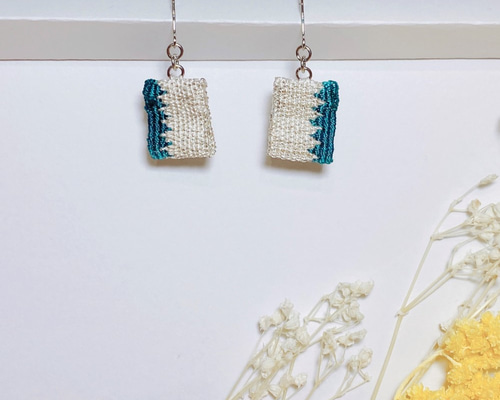 綴織(つづれおり）ピアス／イヤリング ーぎざぎざ青銀白ー ピアス