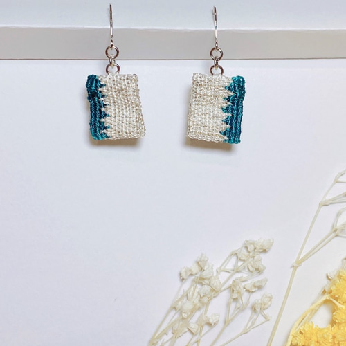 綴織(つづれおり）ピアス／イヤリング ーぎざぎざ青銀白ー ピアス