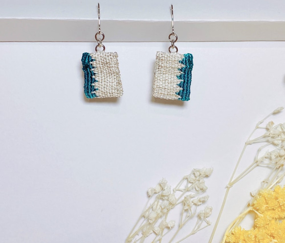 綴織(つづれおり）ピアス／イヤリング ーぎざぎざ青銀白ー ピアス