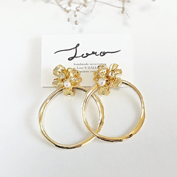 フラワーの大ぶりリングチャームイヤリング 1枚目の画像